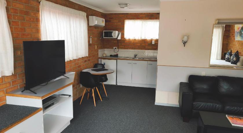 Image of Deluxe Suite with Spa Bath 7