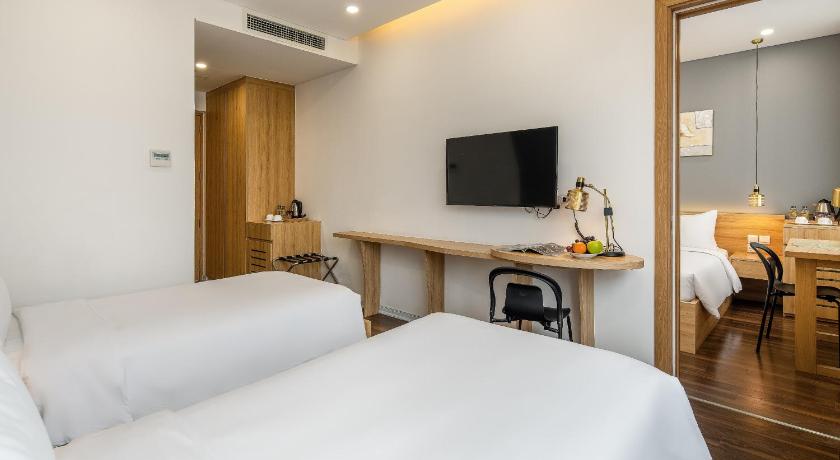 Image of Connecting Room 11