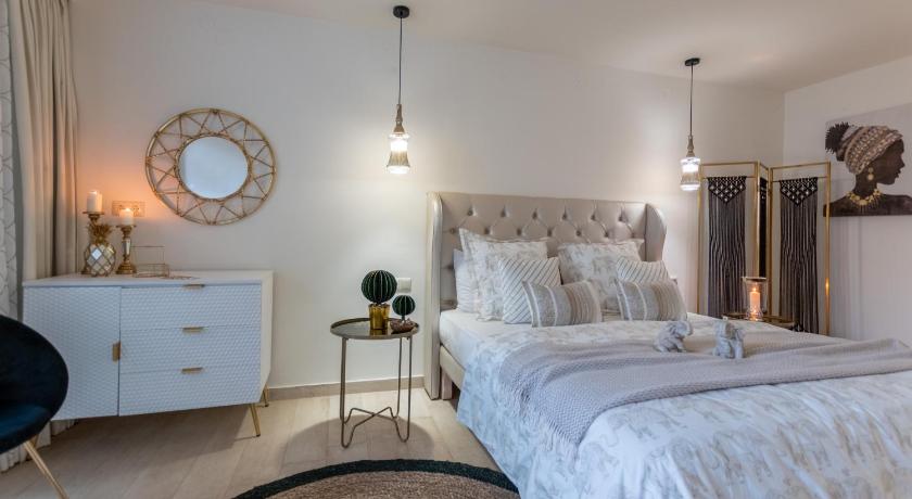 Image of Junior Suite with Garden View 5