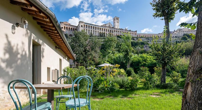 アッシジ Borgo Antichi Orti Assisi 4つ星 ホテル スイート