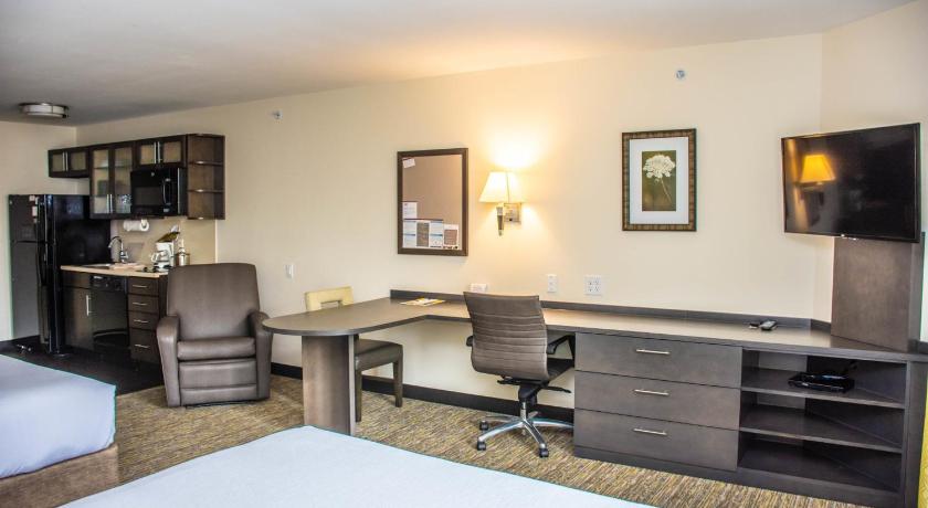 Candlewood Suites Overland Park