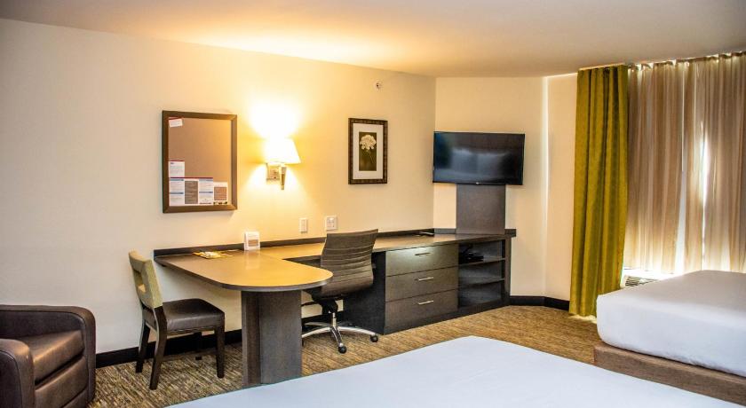 Candlewood Suites Overland Park