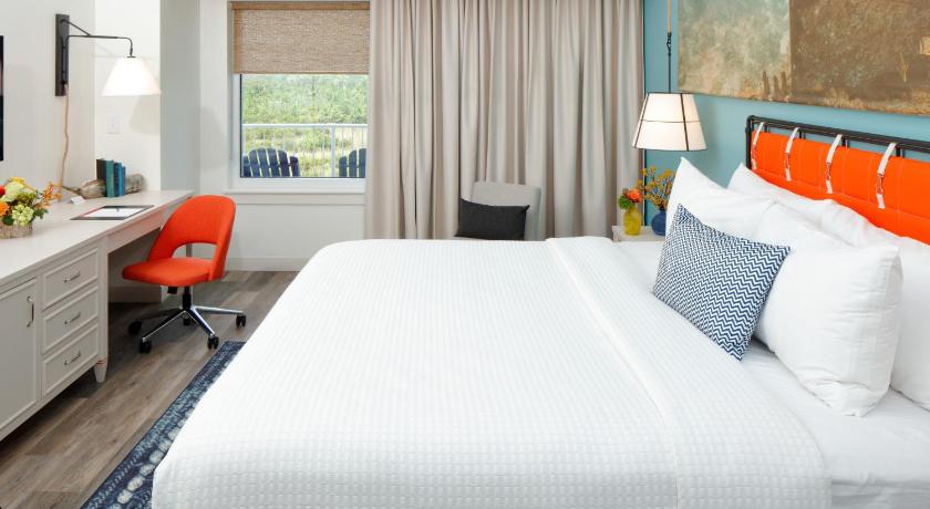 Image of 1 King Bed One Bedroom Suite Balcony 4