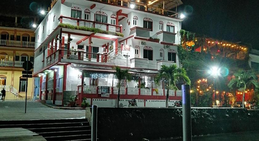 Hotel La Union — Hotel in Flores