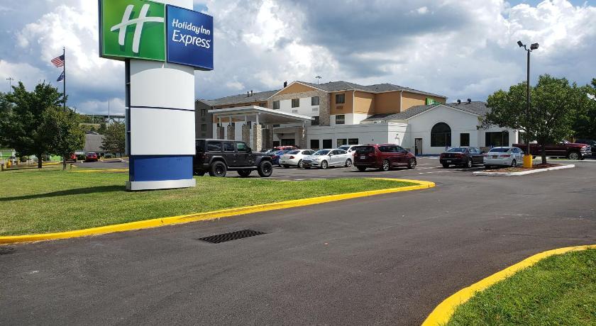Holiday Inn Express Hotel Pittsburgh-North/Harmarville photo