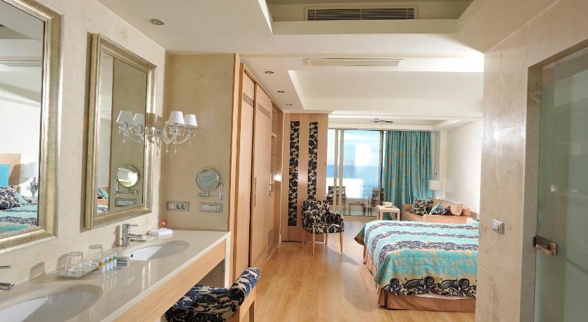 Image of Resort View Suite 7