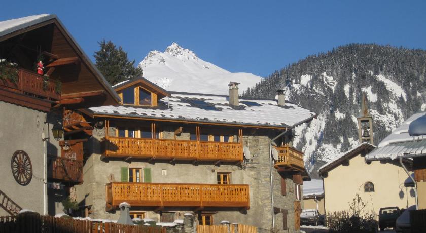 Image of Five-Bedroom Chalet 11