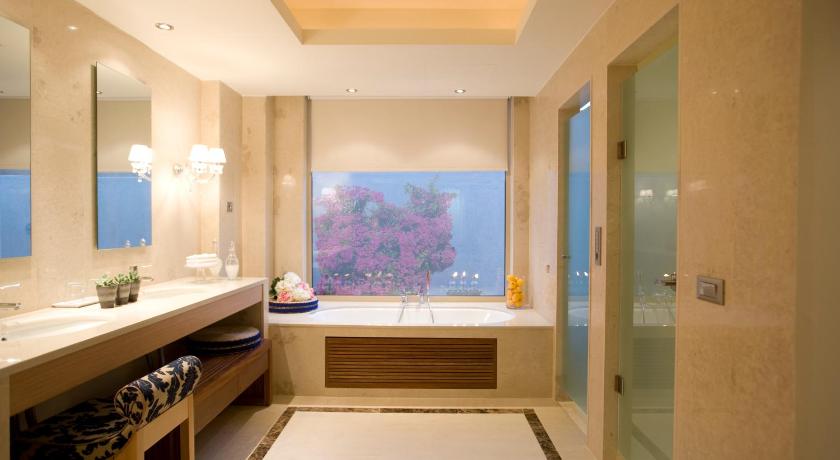 Image of Resort View Suite 5