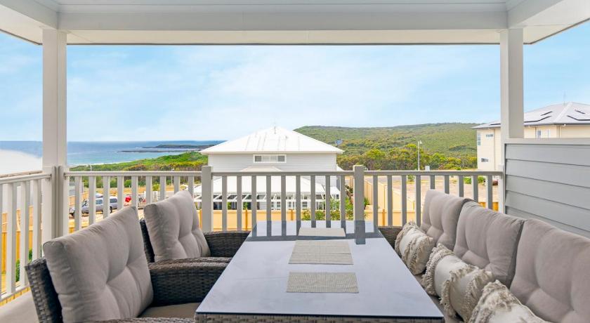 Nikkinba House - Beach Home - Dream Holiday — Hotel in Lake Macquarie