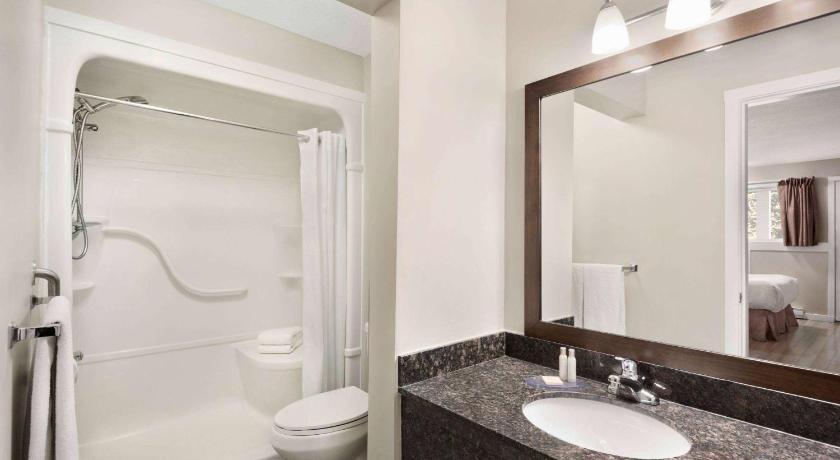 Travelodge by Wyndham Salmon Arm BC