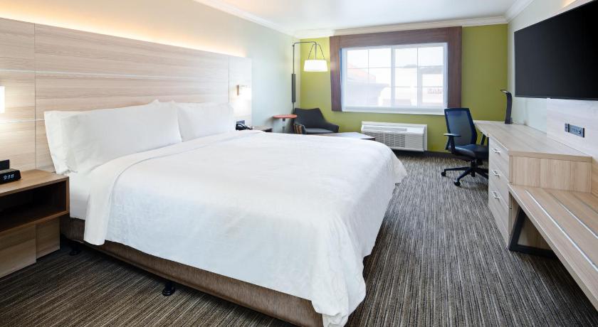 Holiday Inn Express Hotel & Suites Watsonville