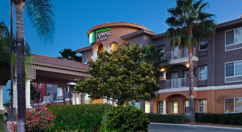 Holiday Inn Express Hotel & Suites Corona