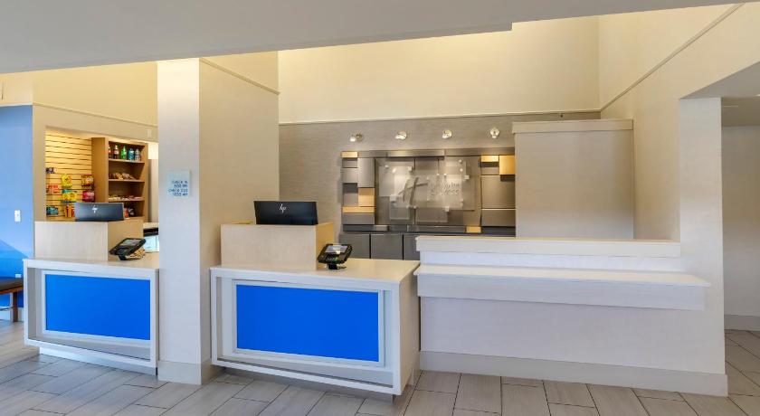 Holiday Inn Express Cape Coral-Fort Myers Area photo