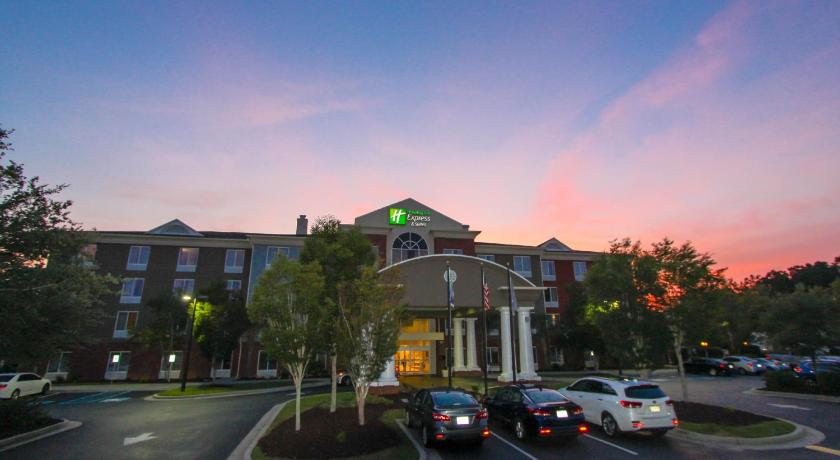 Holiday Inn Express Hotel & Suites Charleston - North photo