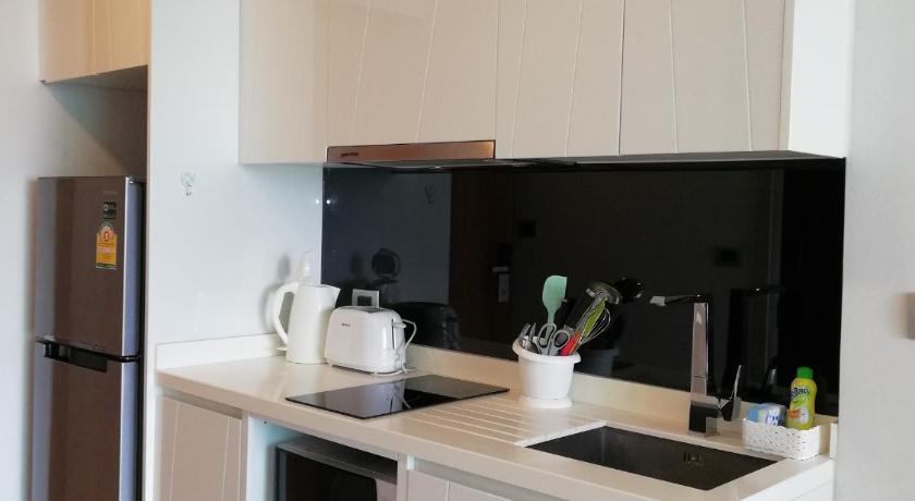 The Peak Towers sea view apartments soi Kasetsin - image 7