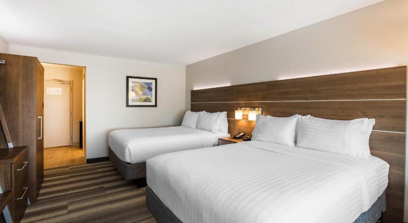 Holiday Inn Express & Suites Ludington