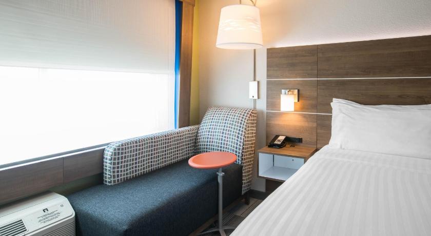 Holiday Inn Express & Suites Ludington