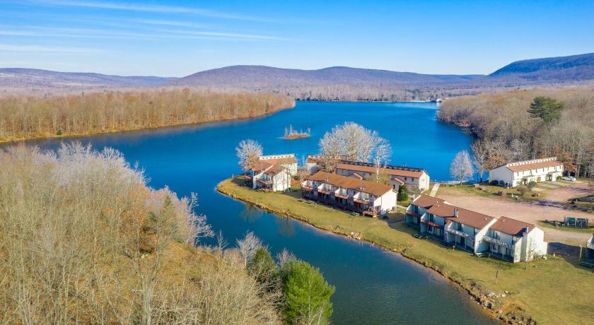 Crown Resorts at The Poconos — Hotel in Drums (PA)