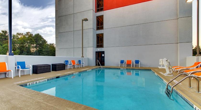 애틀랜타 (GA) 홀리데이 인 익스프레스 앤 스위트 애틀랜타 페리미터 몰 호텔 바이 IHG (Holiday Inn Express & Suites Atlanta Perimeter Mall Hotel By IHG) 3성급 호텔 수영장