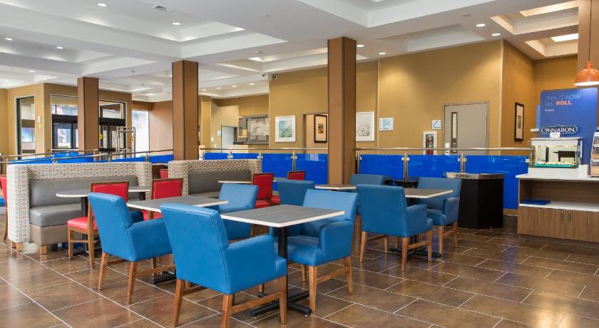 Holiday Inn Express Springfield Downtown photo