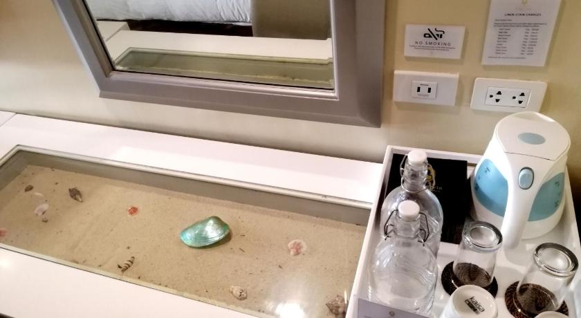 Image of Grand Pool Side 17