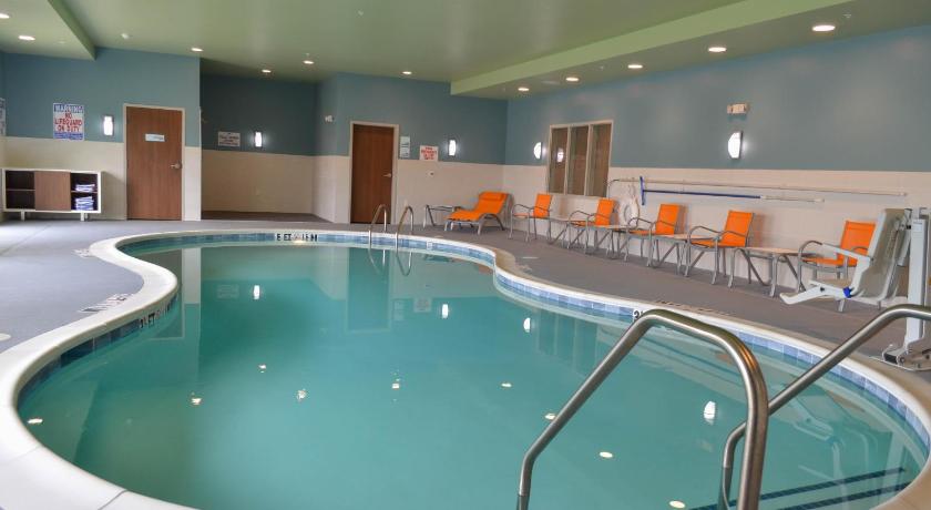 Holiday Inn Express & Suites Charlotte NE - University Area photo