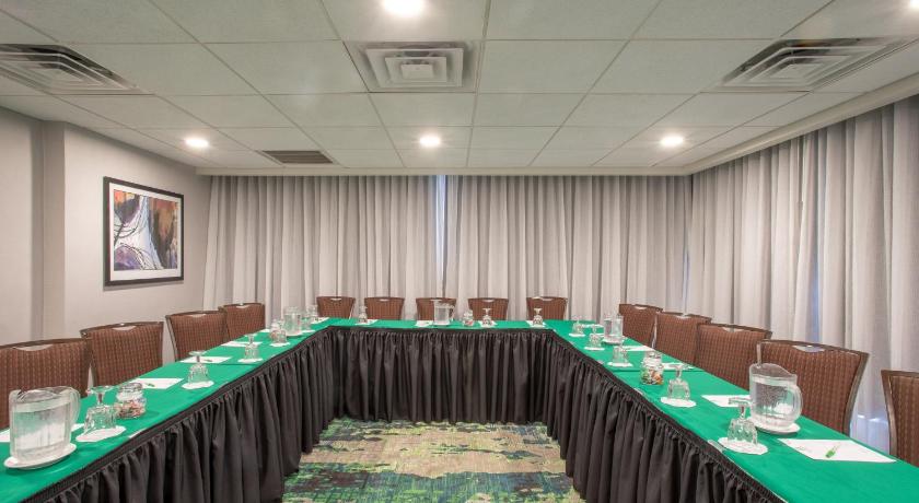 Holiday Inn Hotel & Suites Parsippany/Fairfield