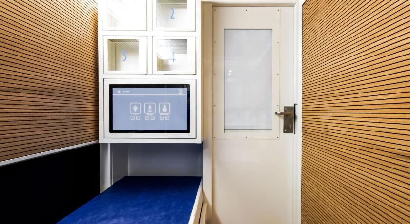 Resting Pods - ZzzleepandGo Modlin Airport WMI photo