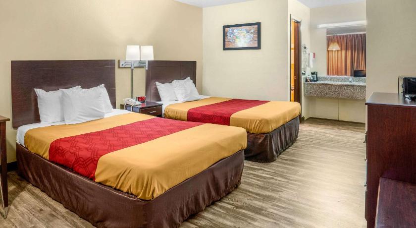 Econo Lodge near Missouri University of Science and Technology