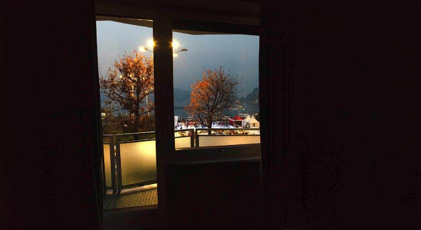 Como Lake Suites photo