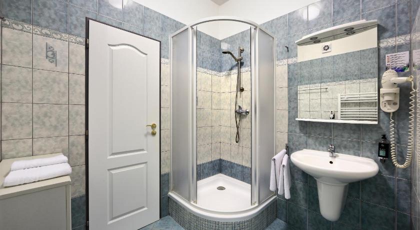Image of Triple Room 6