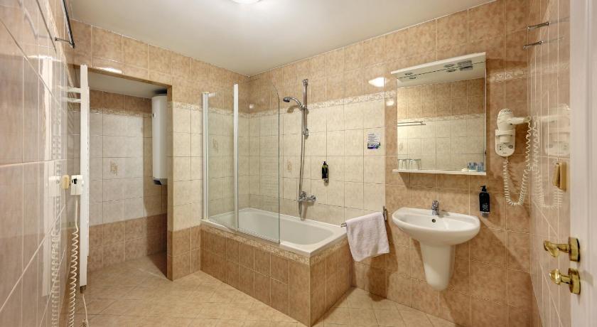 Image of Superior Triple Room 2