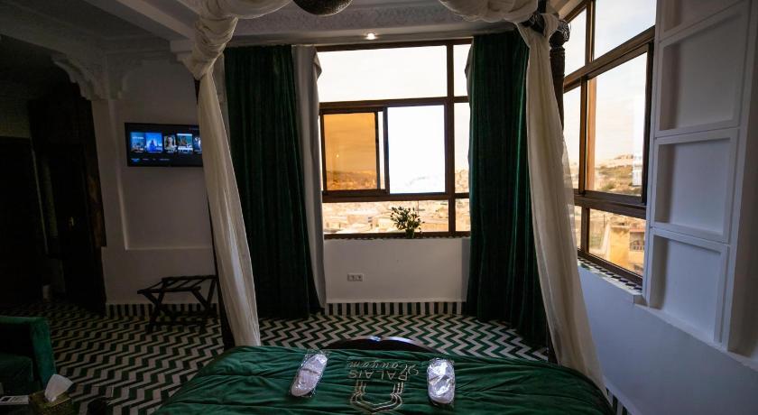 Image of Suite with City View 8