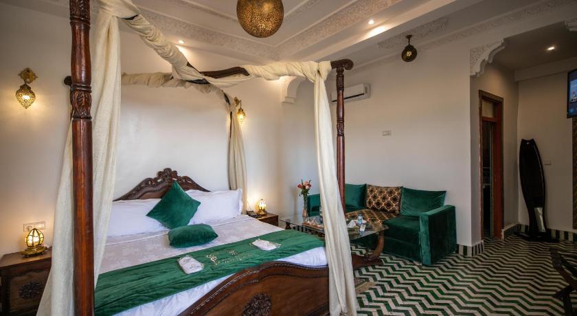 Image of Suite with City View 3