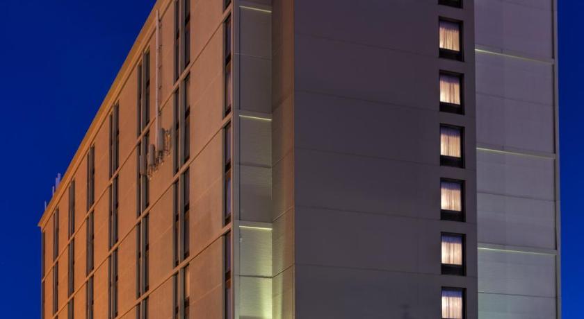 Crowne Plaza Hotel-Newark Airport