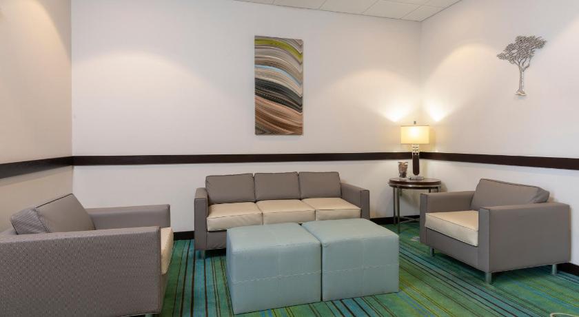 Holiday Inn Express & Suites - New Philadelphia Southwest photo
