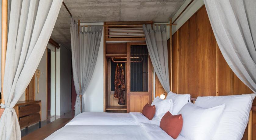 Image of Deluxe with Balcony 10