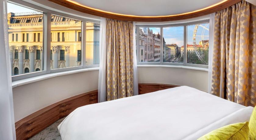 Image of Executive Suite 15