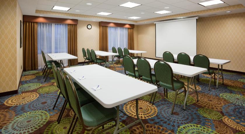 Holiday Inn Express & Suites Davenport North