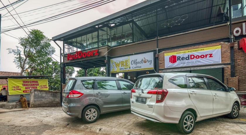 RedDoorz Plus near Akademi Kepolisian Semarang 3 - image 12