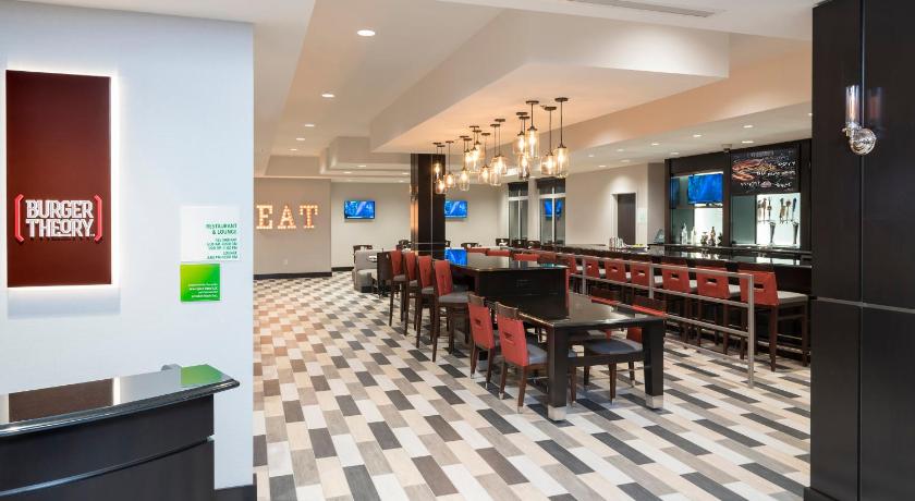 Holiday Inn Indianapolis Airport photo