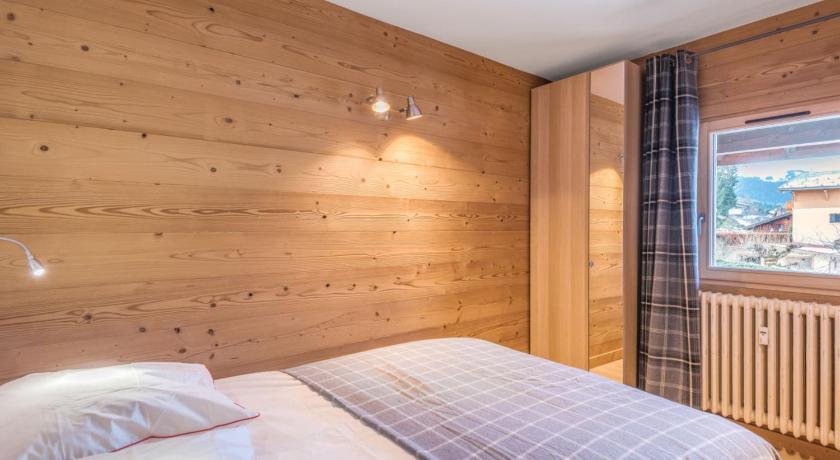 Architect flat with balcony and parking at the heart of Megeve - Welkeys photo
