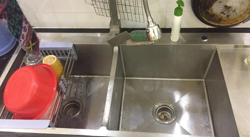 a kitchen sink filled with lots of dirty dishes, MOONY HOSTEL in Cần Thơ