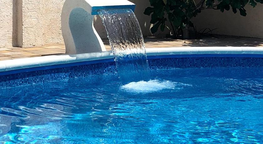 Apartman Matej with pool Povljana — Hotel in Povljana