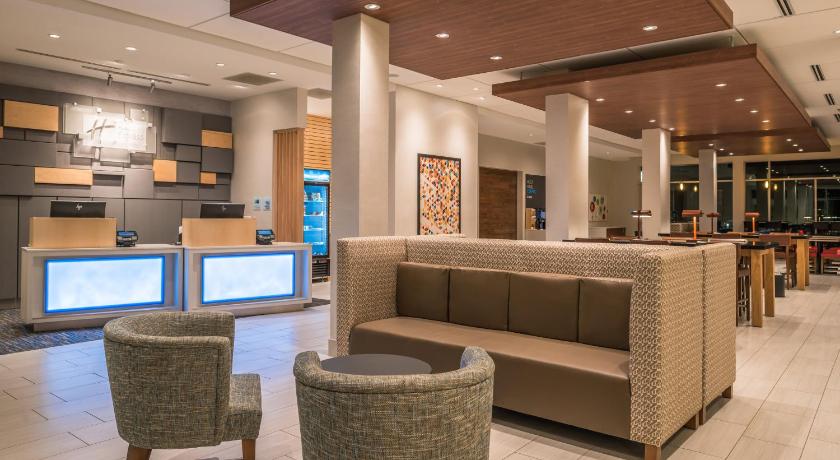 Holiday Inn Express & Suites Farmville photo