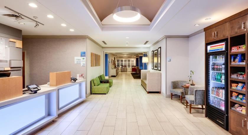 Holiday Inn  Express And Suites Dublin photo