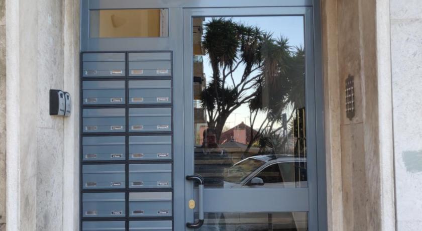 Belém Light Filled Apt with Patio by TimeCooler - image 12