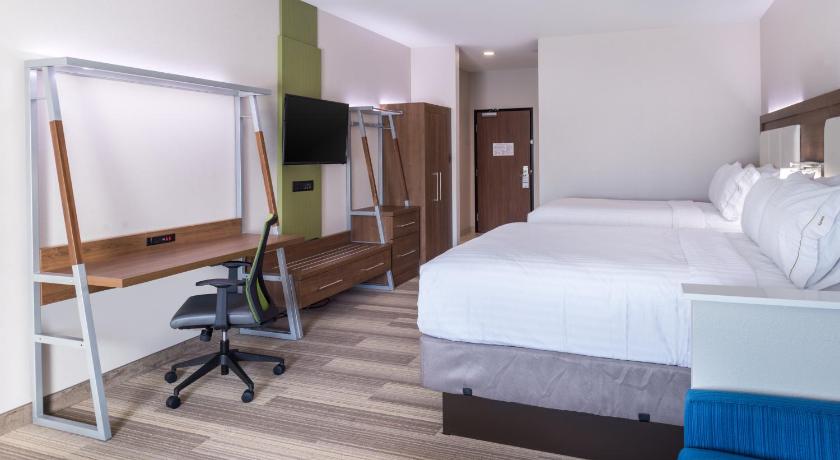 Holiday Inn Express & Suites Fort Worth West