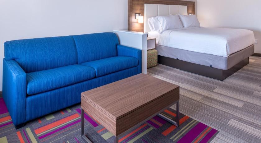 Holiday Inn Express & Suites Fort Worth West