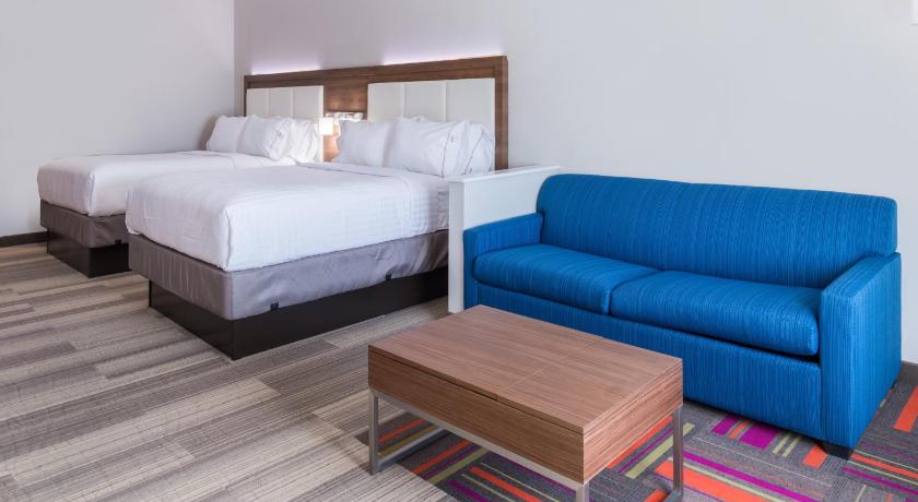 Holiday Inn Express & Suites Fort Worth West